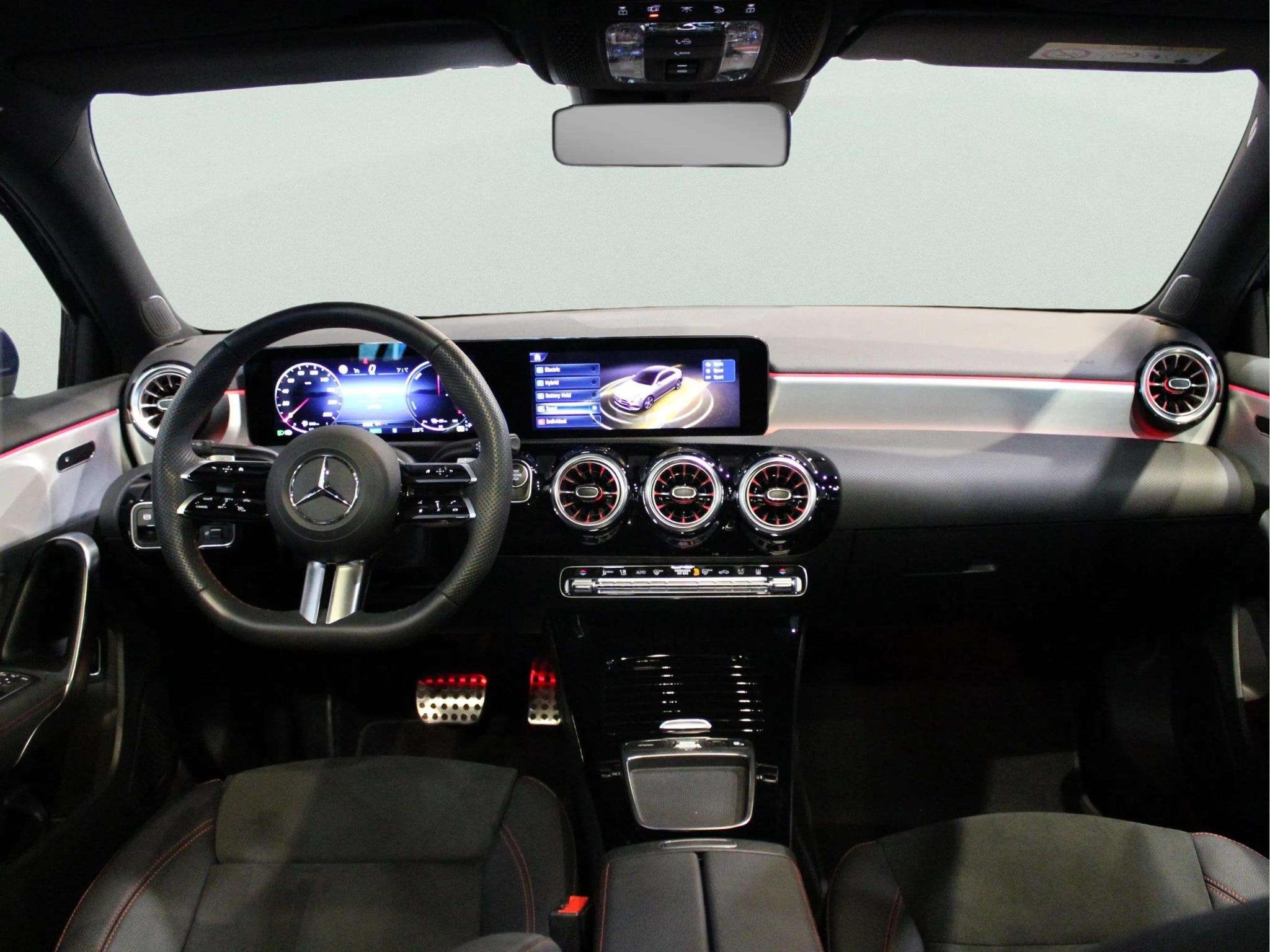 Mercedes-Benz A-Klasse Limousine 250 e Star Edition AMG Line, Auto's, Dealer onderhouden, Gebruikt, 4 cilinders, 16 kWh