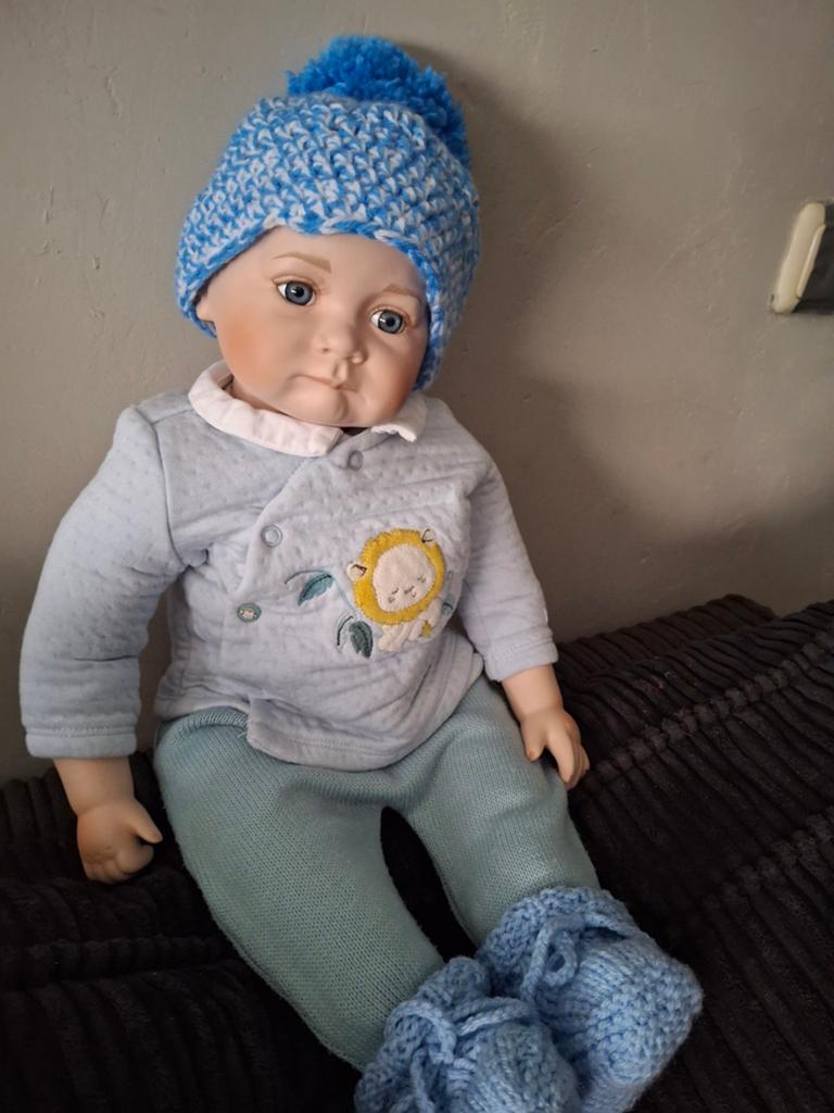 Prachtige porseleinen babypop met gebreide kleding, Ophalen of Verzenden, Zo goed als nieuw, Babypop, Levensecht of Reborn