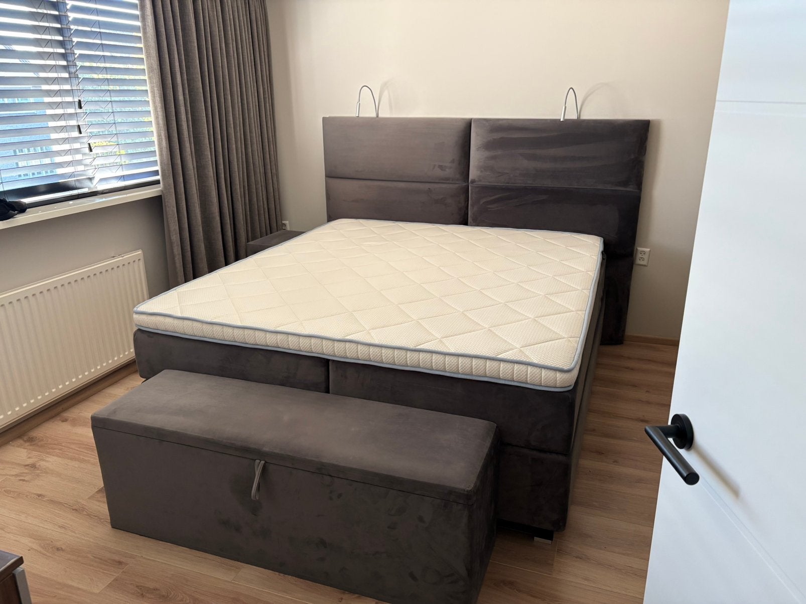 Compleet Swiss Sense luxe boxspring, Ophalen, Luxe uitstraling alcantara stof, Tweepersoons, Zo goed als nieuw
