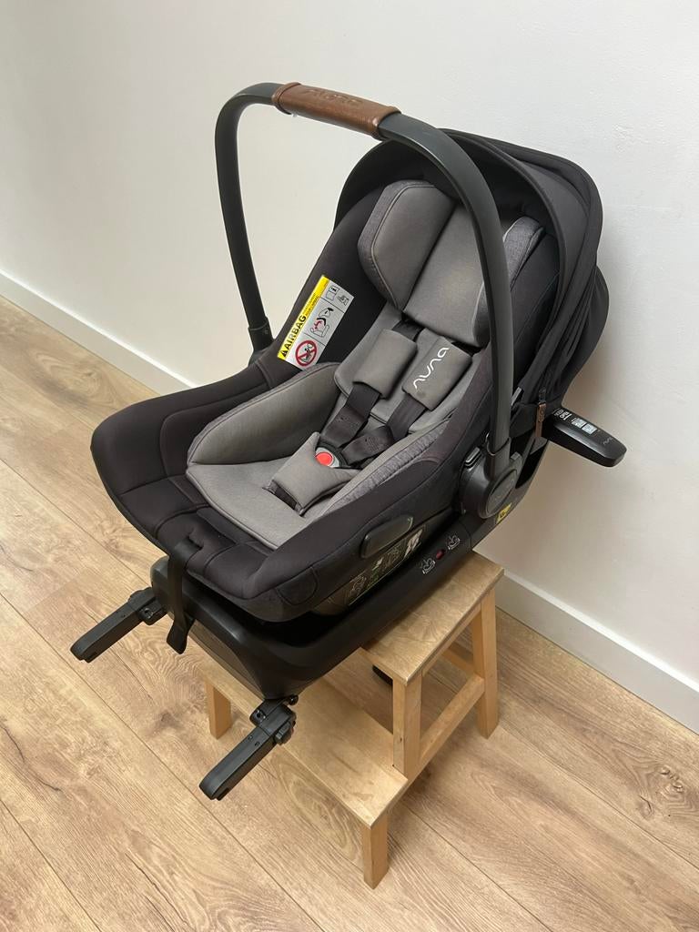 Nuna autostoel met basis en adapters, Zijbescherming, Zo goed als nieuw, Isofix, 0 t/m 13 kg
