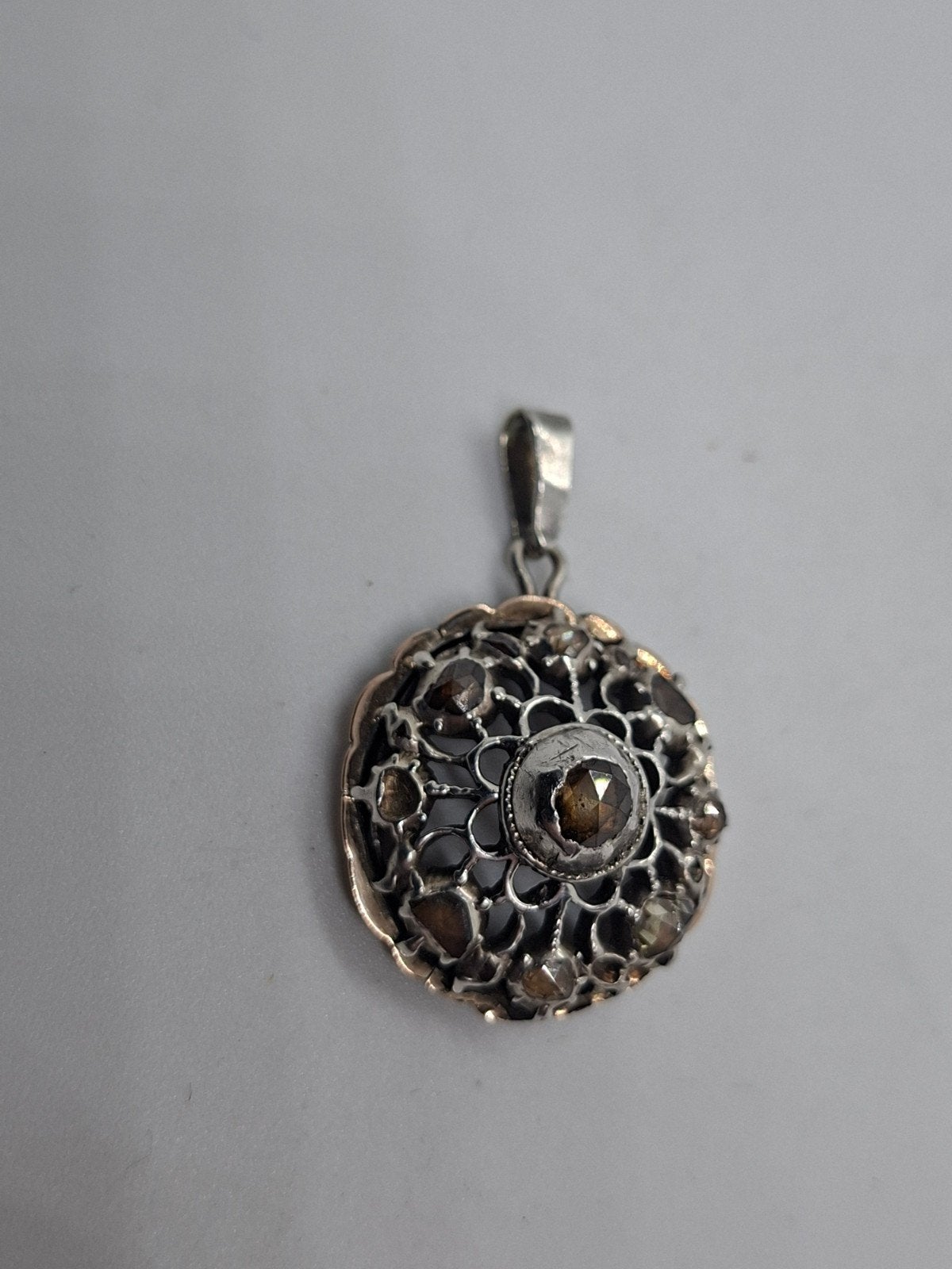 Antieke zilveren hanger met roosgeslepen diamanten, Ophalen of Verzenden, Zilver, Hanger, Met edelsteen