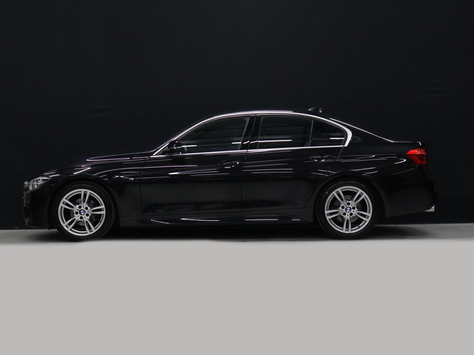 Foto 2 van BMW 3-serie 320i Centennial High Executive [VOL LEDER, STOEL