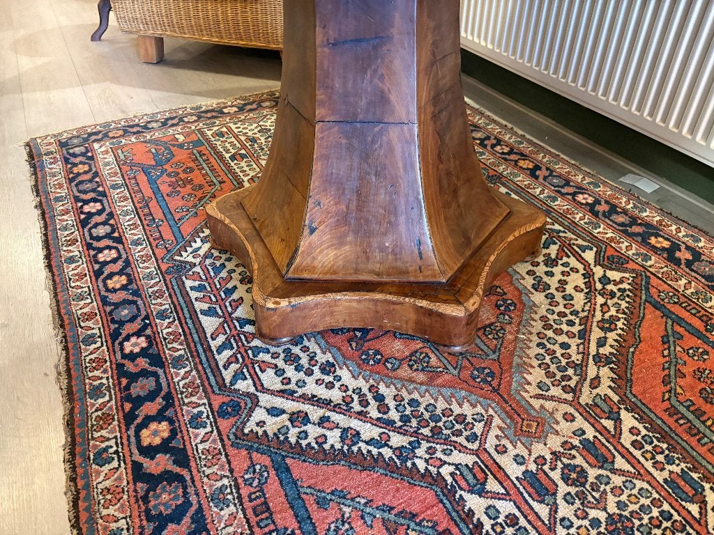 Grote 19e Eeuws Ronde Eettafel op Prachtige Centrale poot., Ophalen