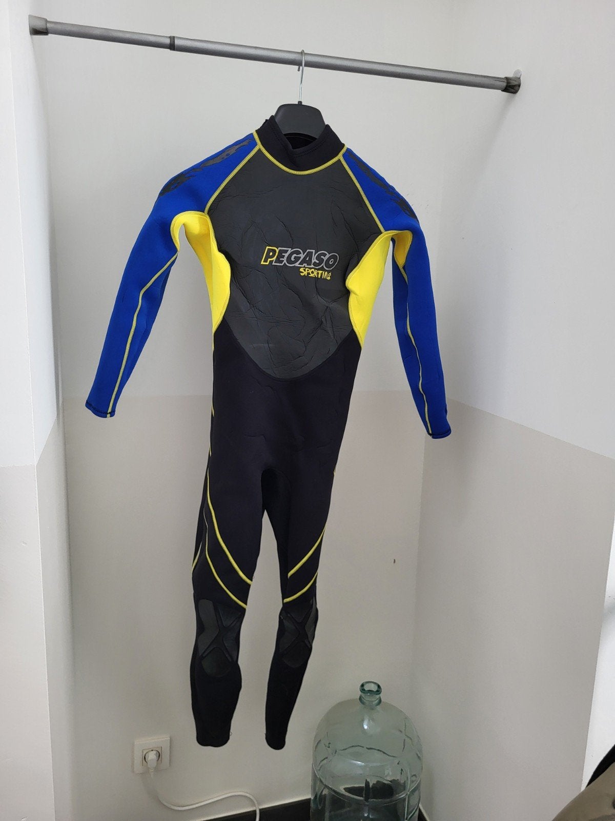 Pegaso Sportieve Wetsuit - Blauw/Geel/Zwart maat M dames, Ophalen, Wetsuit, Zo goed als nieuw, Dame of Heer