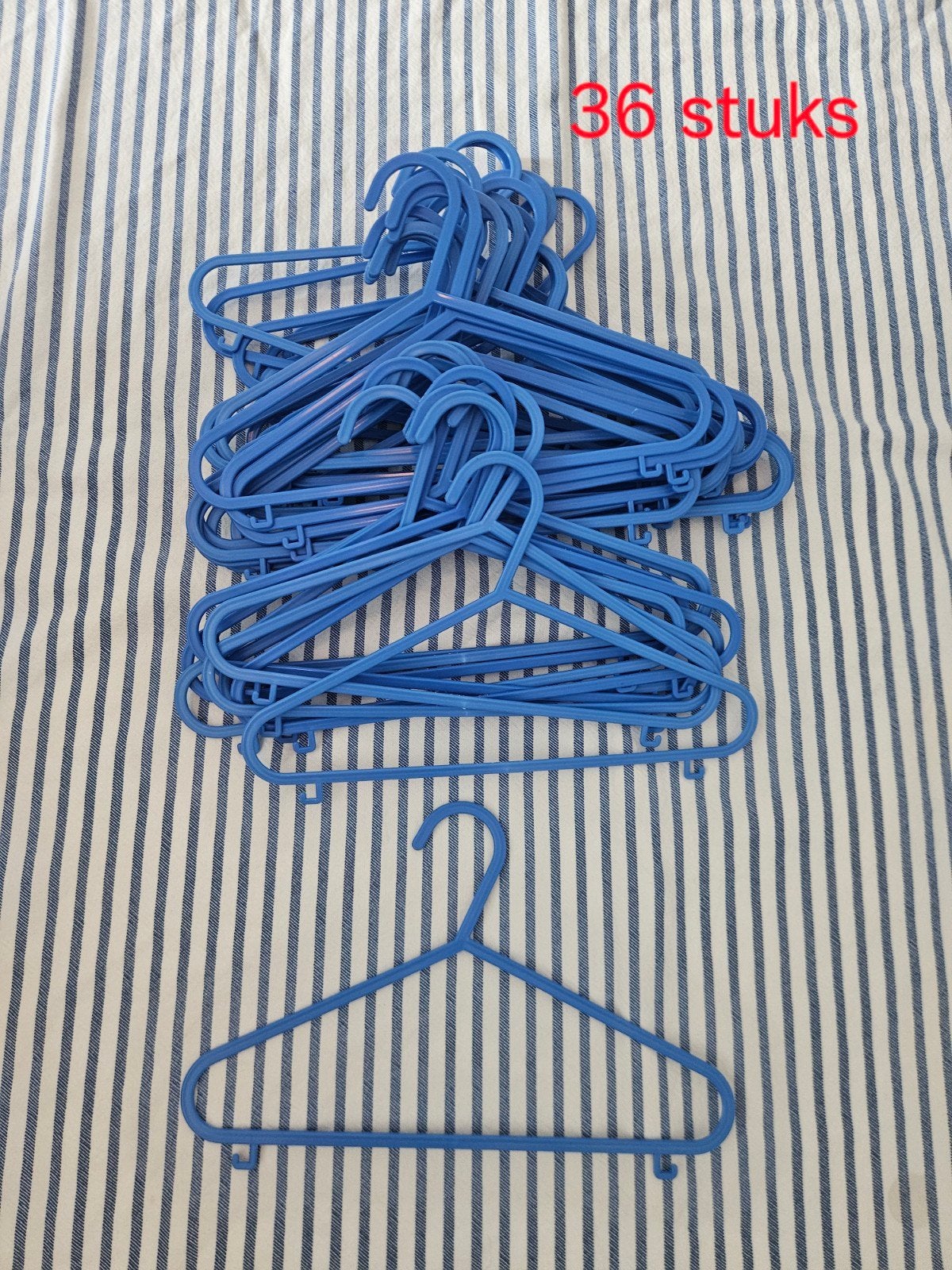Blauwe en witte kledinghangers voor kinderen, Ophalen of Verzenden, Jongen of Meisje