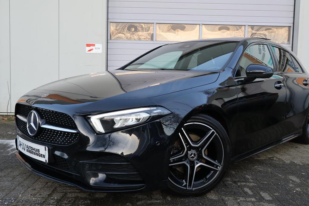 Mercedes-Benz A180D|2020|AMG-Pakket|SFEER.|PANO|, Auto's, 1345 kg, 4 cilinders, Zwart, Bedrijf