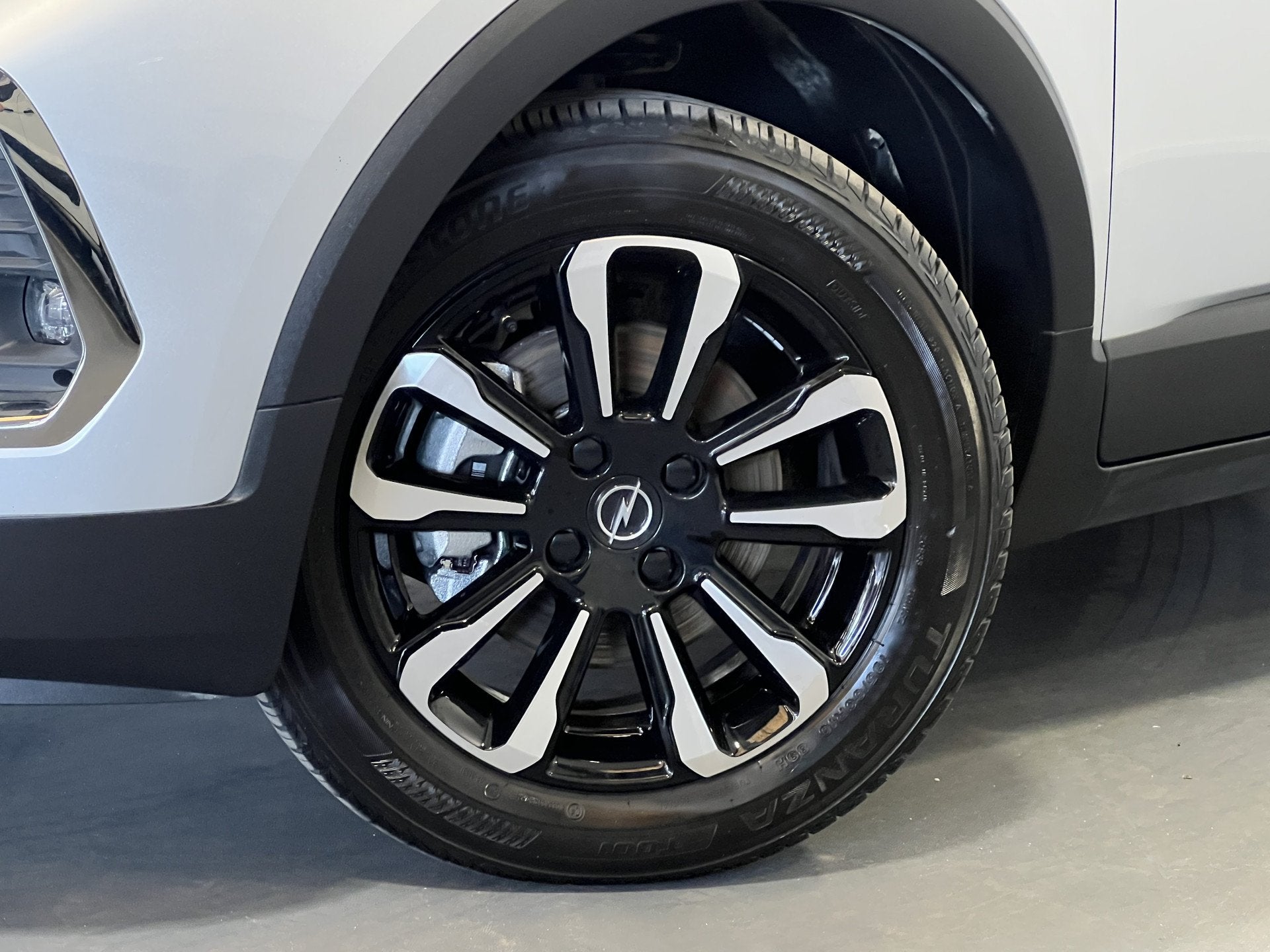 Opel Crossland 1.2 Turbo Elegance | Navigatie/Android/Apple, Auto's, Gebruikt, Zwart, 1199 cc, Origineel Nederlands