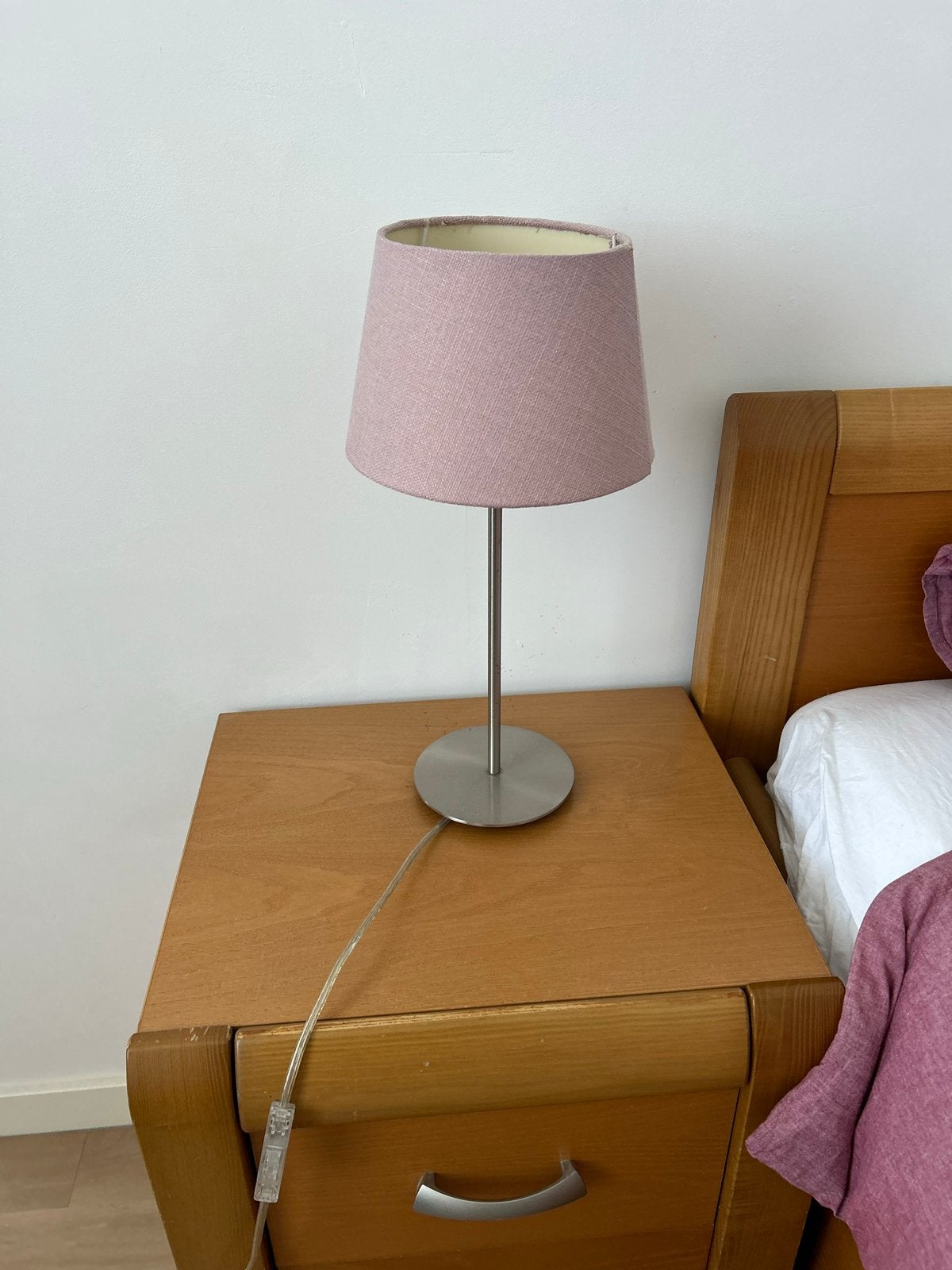 Modern tafellampje met roze kap, Huis en Inrichting, Ophalen, Met schakelaar, Overige merken, 43 cm