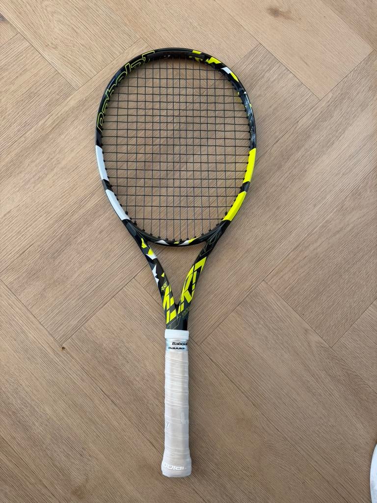 Babolat pure aero, Sport en Fitness, Tennis, Ophalen of Verzenden, Zo goed als nieuw, Racket, Babolat