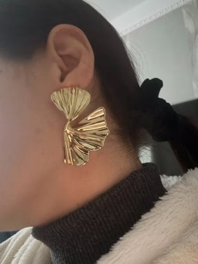Nieuwe goudkleurige blad oorbellen, Sieraden, Tassen en Uiterlijk, Oorbellen, Overige materialen, Verzenden, Nieuw, Knopjes of Stekers