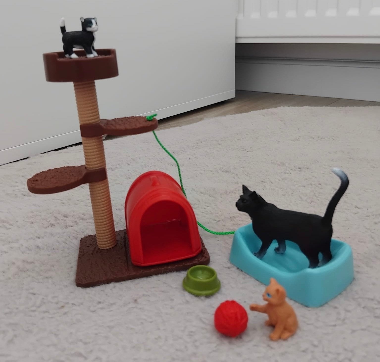 Schleich katten speelset met krabpaal en katten, Ophalen of Verzenden, Gebruikt, Jongen of Meisje