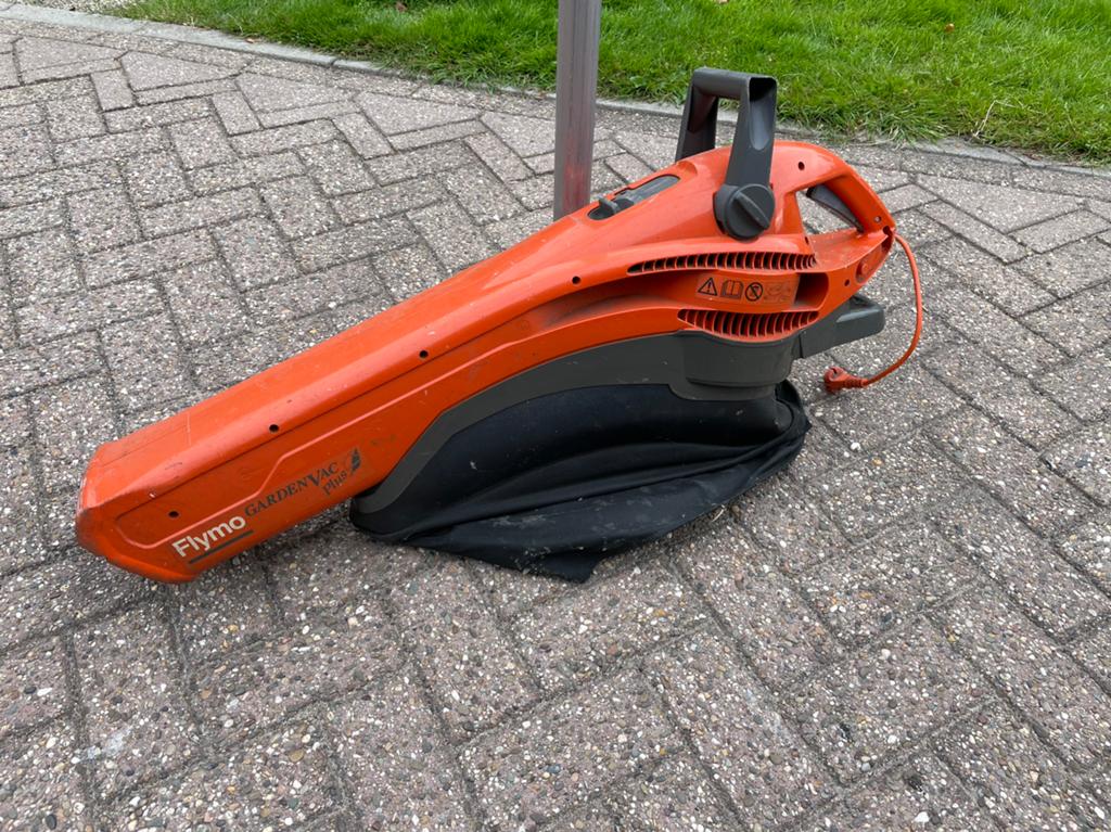 TE KOOP bladbazer FLYMO, Ophalen, Gebruikt, Met opvangzak, Handgedragen