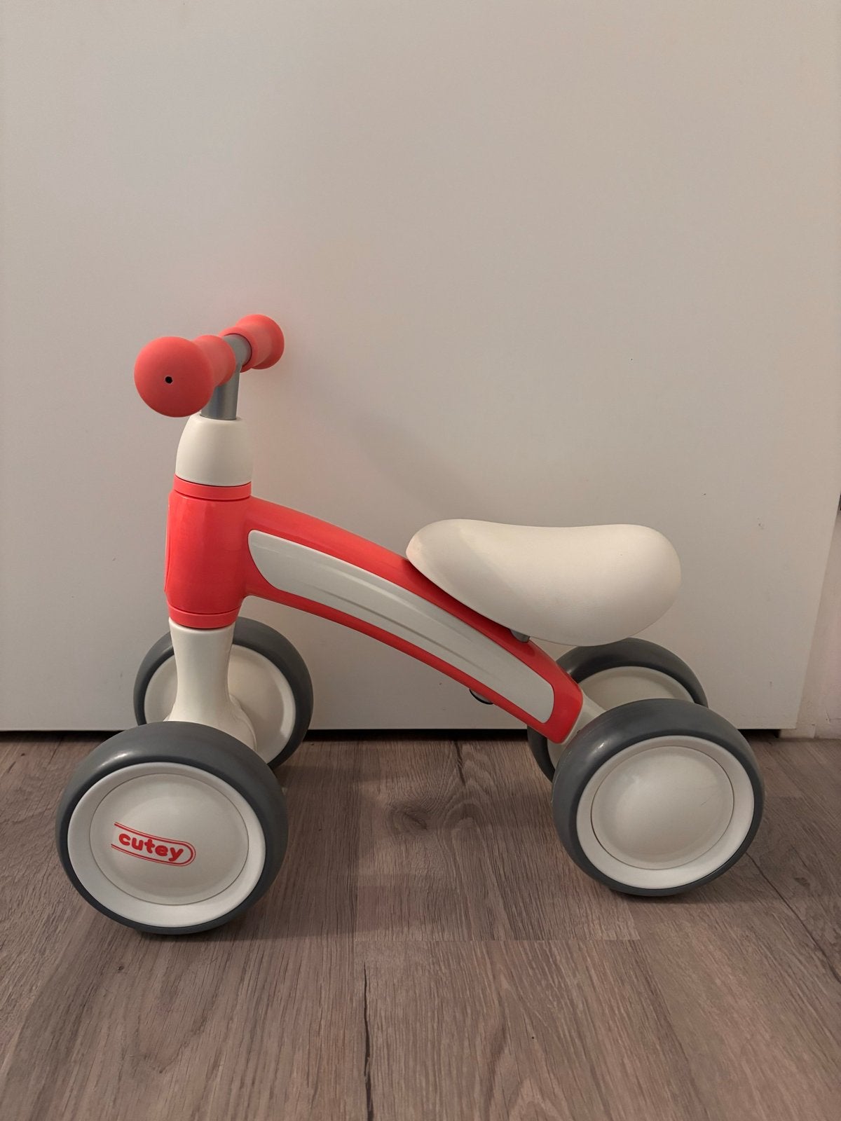 CuteY Loopfietsje voor baby's en peuters, Ophalen, Zo goed als nieuw, Loopfiets