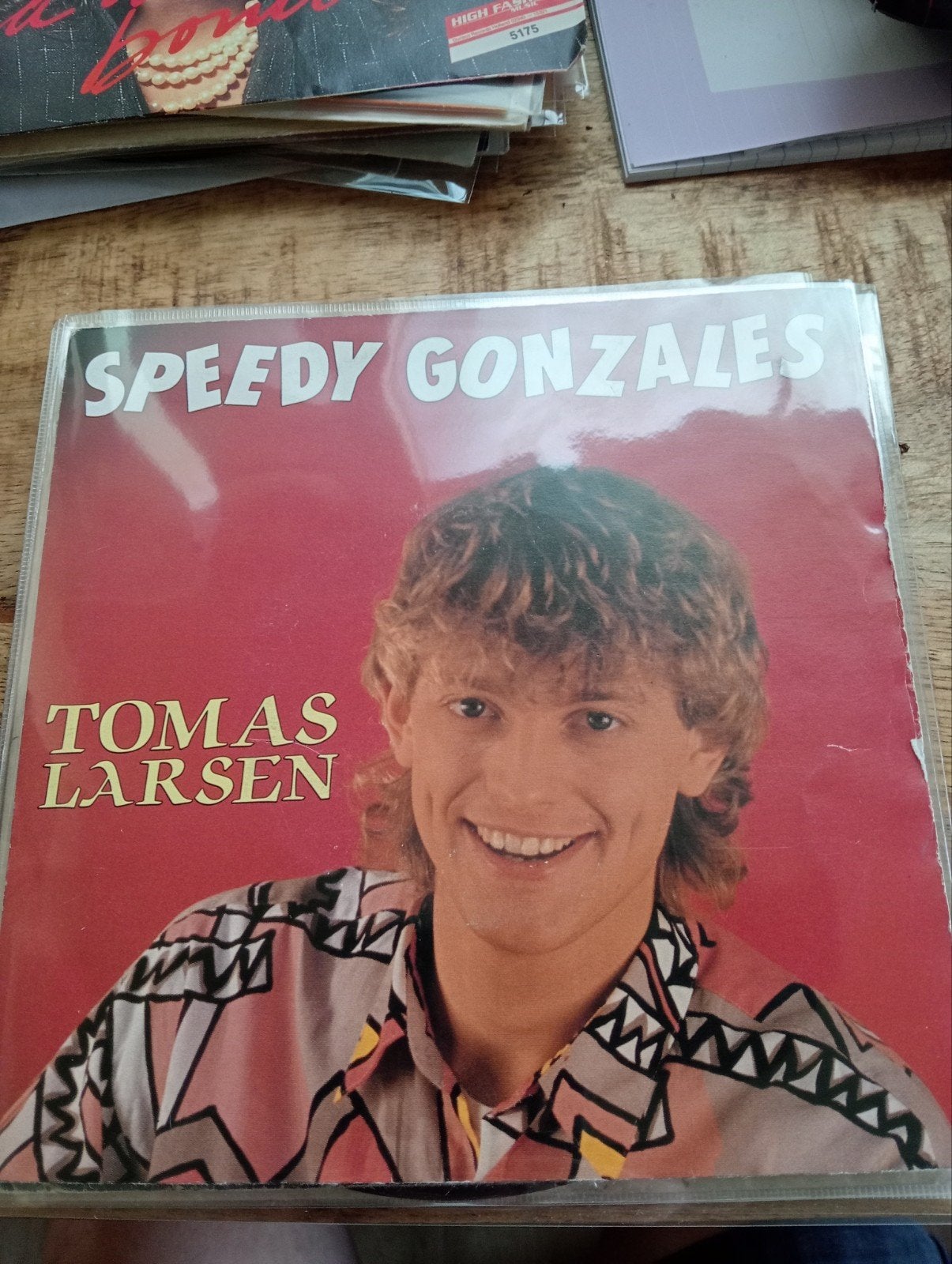 Tomas Larsen - speedy Gonzalez, Ophalen of Verzenden, Zo goed als nieuw, Nederlandstalig