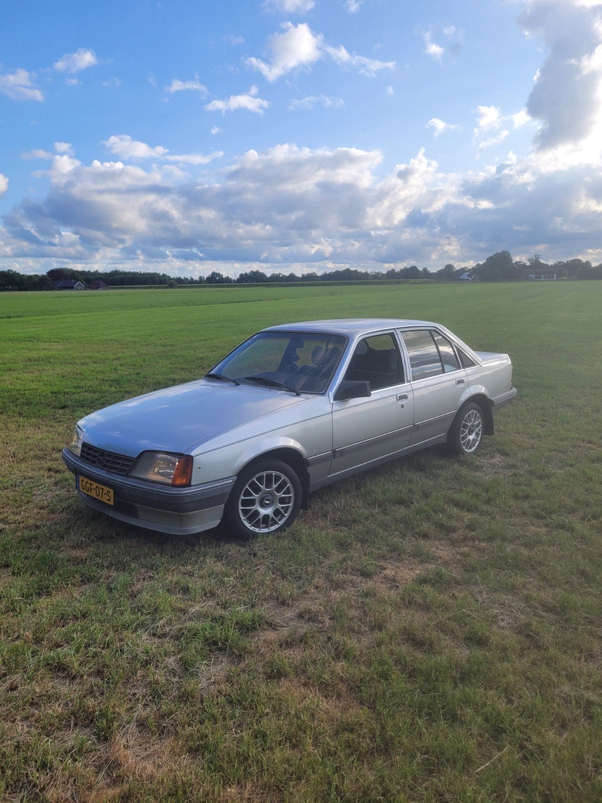 Opel Rekord 1.8s 1987, Auto's, Overige modellen, 4 cilinders, Particulier, 1000 kg