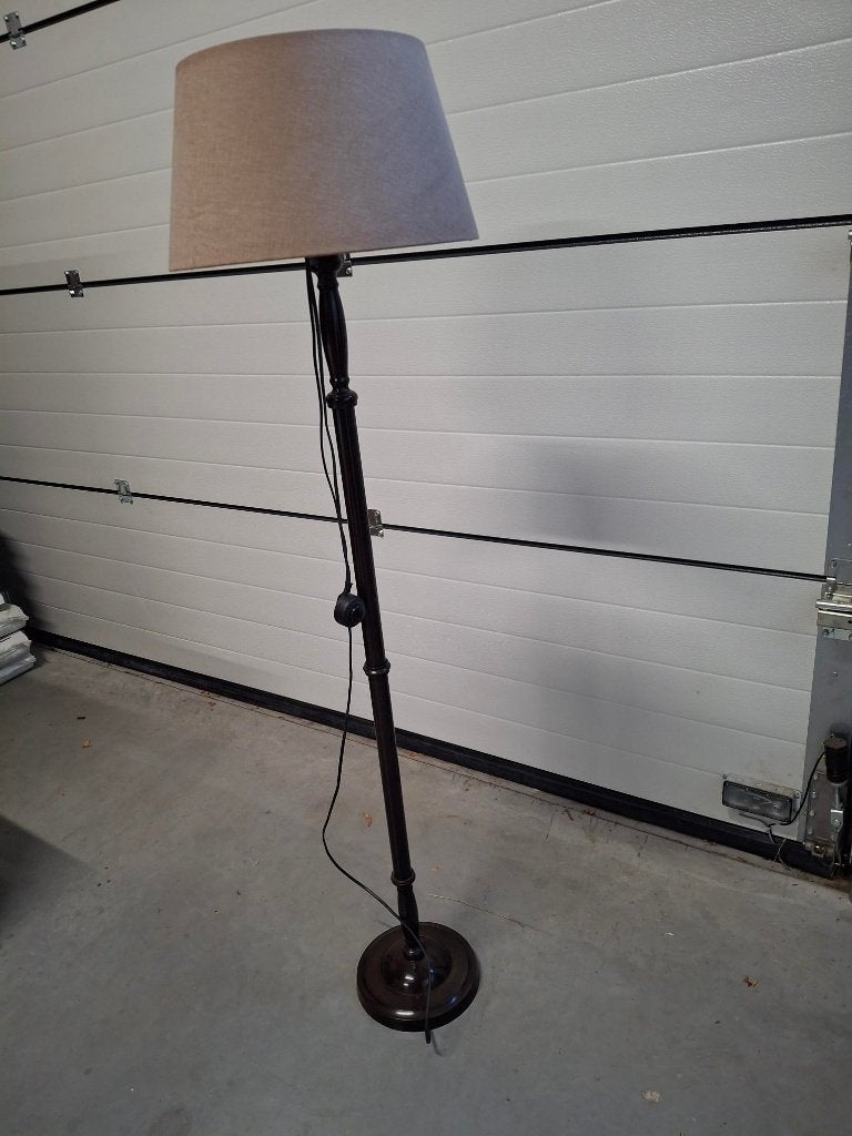 Stijlvolle staande lamp met stoffen kap, Ophalen, E27 (groot), Zo goed als nieuw, Klassiek, Tijdloos