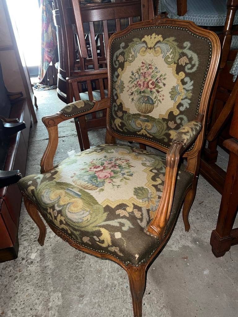Antieke Louie seize fauteuil met bloemenpatroon, Ophalen