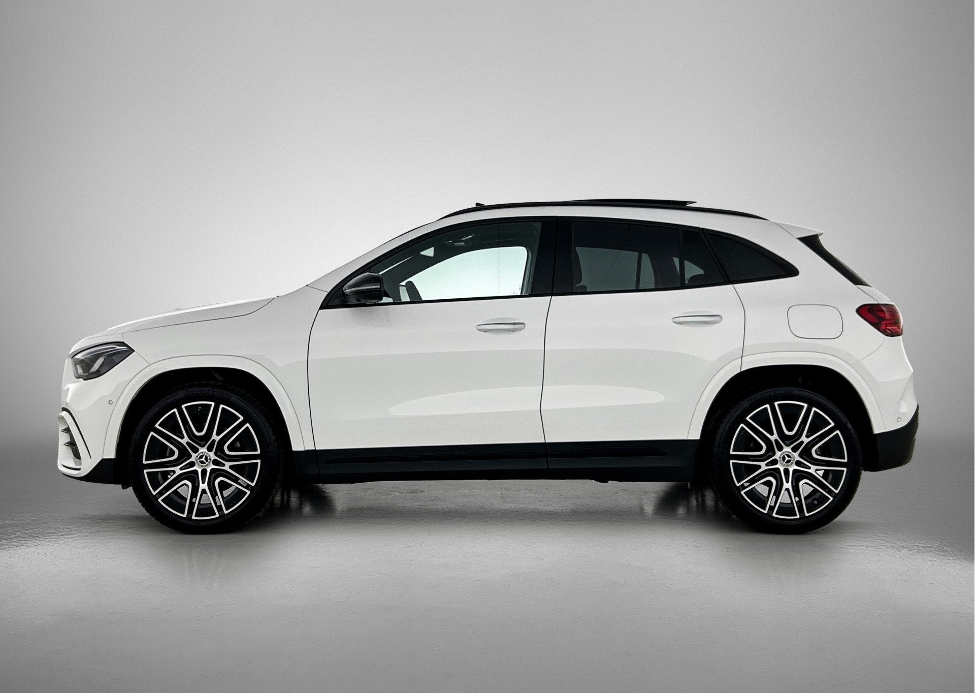 Mercedes-Benz GLA 250 e 140 Year Edition | Plus pakket | Nig, Auto's, Zwart, 4 cilinders, 15 kWh, Wit