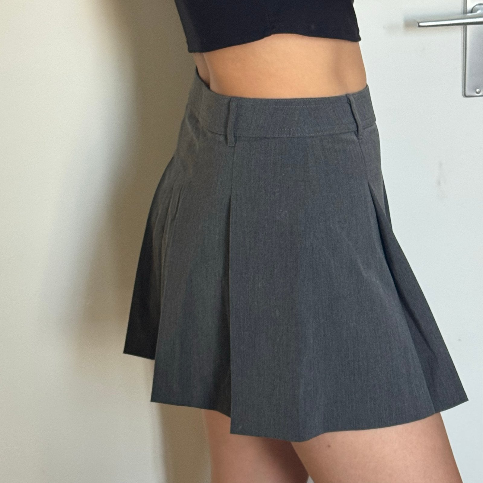 Grijze geplooide Uniqlo skort (maat medium), Kleding | Dames, Rokken, Maat 38/40 (M), Ophalen of Verzenden, Zo goed als nieuw