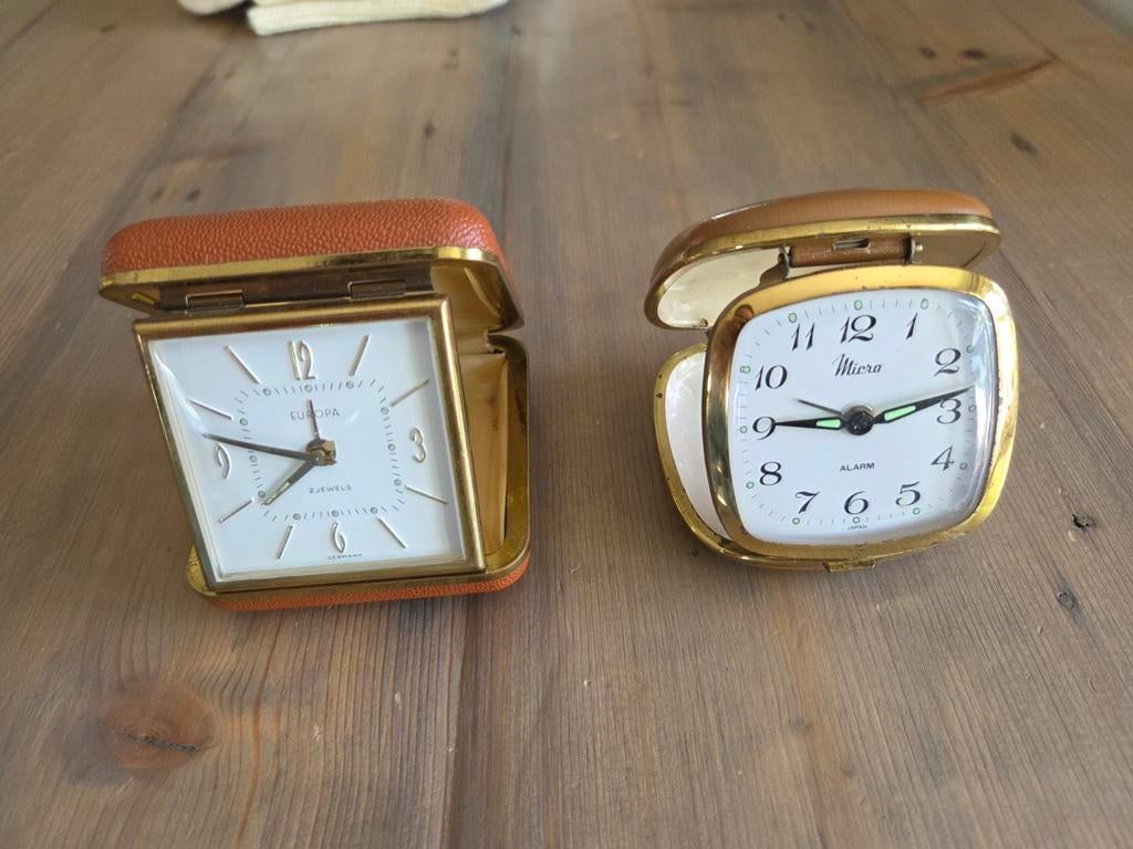 Twee vintage antieke reiswekkertjes., Ophalen of Verzenden