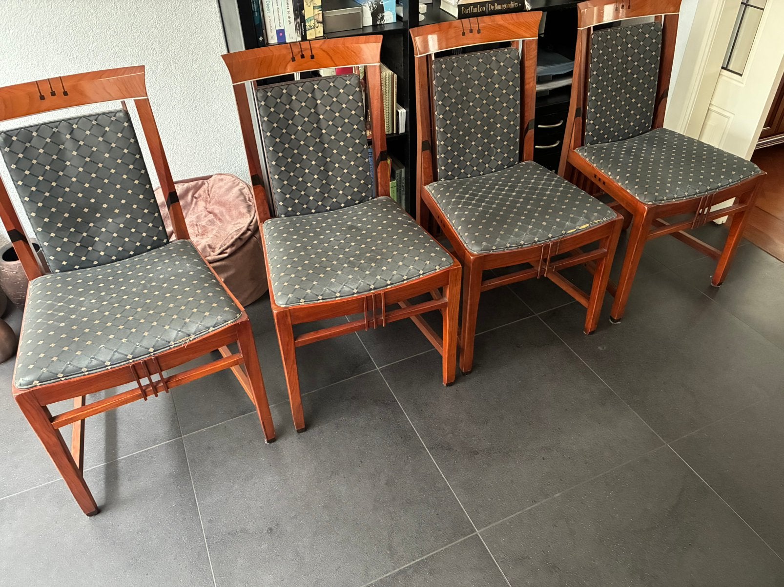 Set van 4 Schuitema Eetkamerstoelen, Huis en Inrichting, Ophalen, Hout, Gebruikt, Bruin