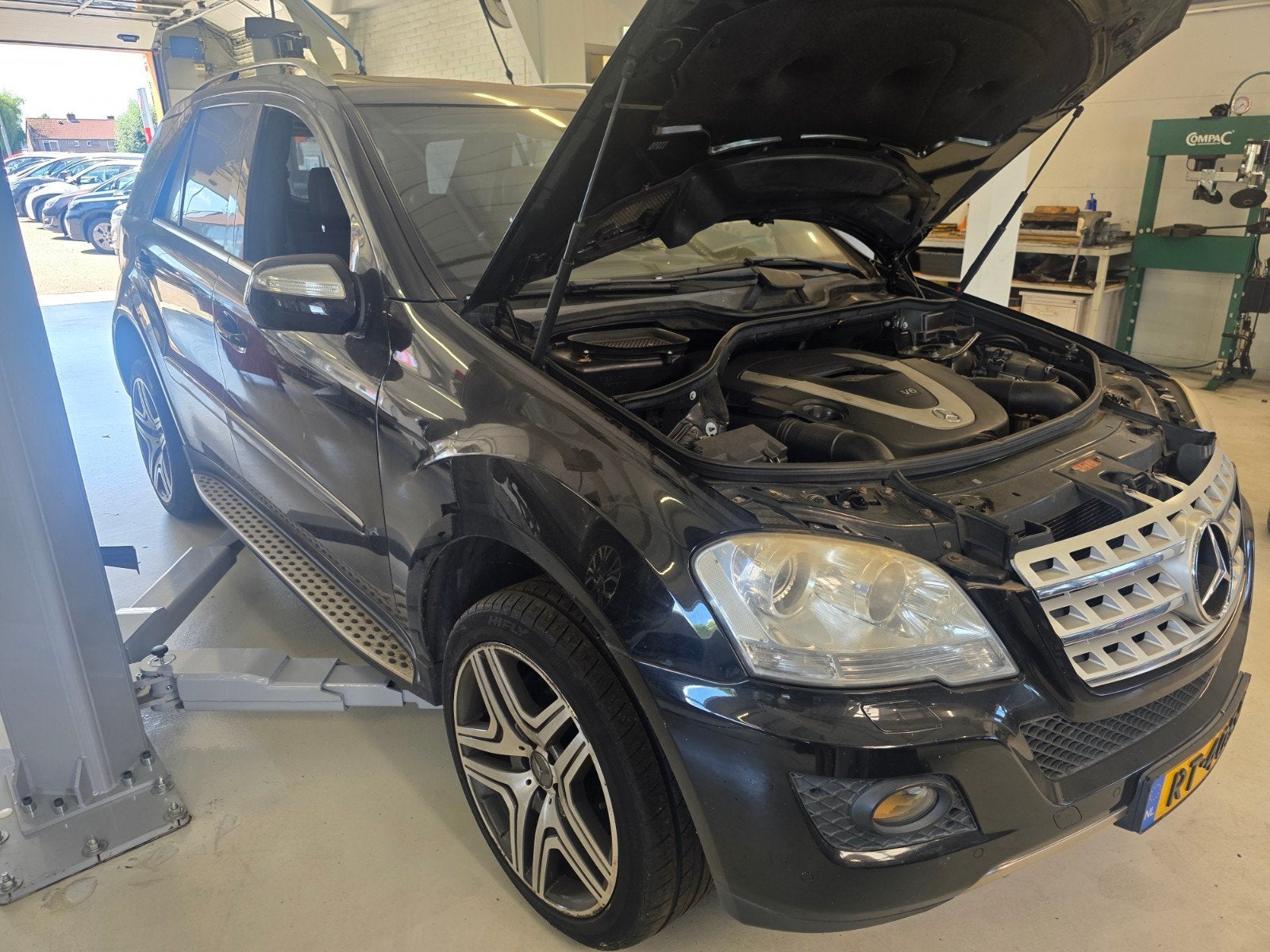 Mercedes ML350,motor tikt youngtimer, Zwart, Mercedes-Benz, Benzine, Ophalen