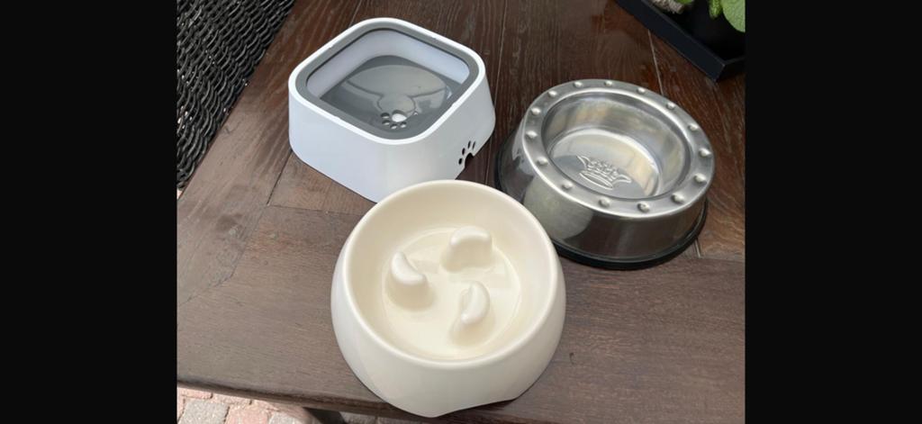 Drink en en voerbakken, Ophalen, Zo goed als nieuw