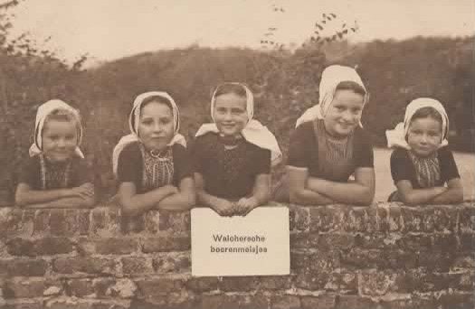 Zeeland 32 klederdrachten boerenmeisjes Walcheren, Verzenden, Voor 1920, Ongelopen, Zeeland