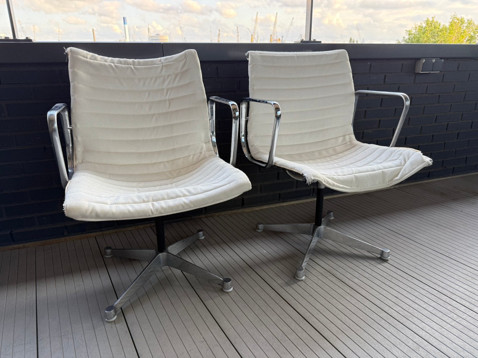 2 Vitra Eames EA108 bezoekers stoelen, Gebruikt, Twee, Overige kleuren, Metaal