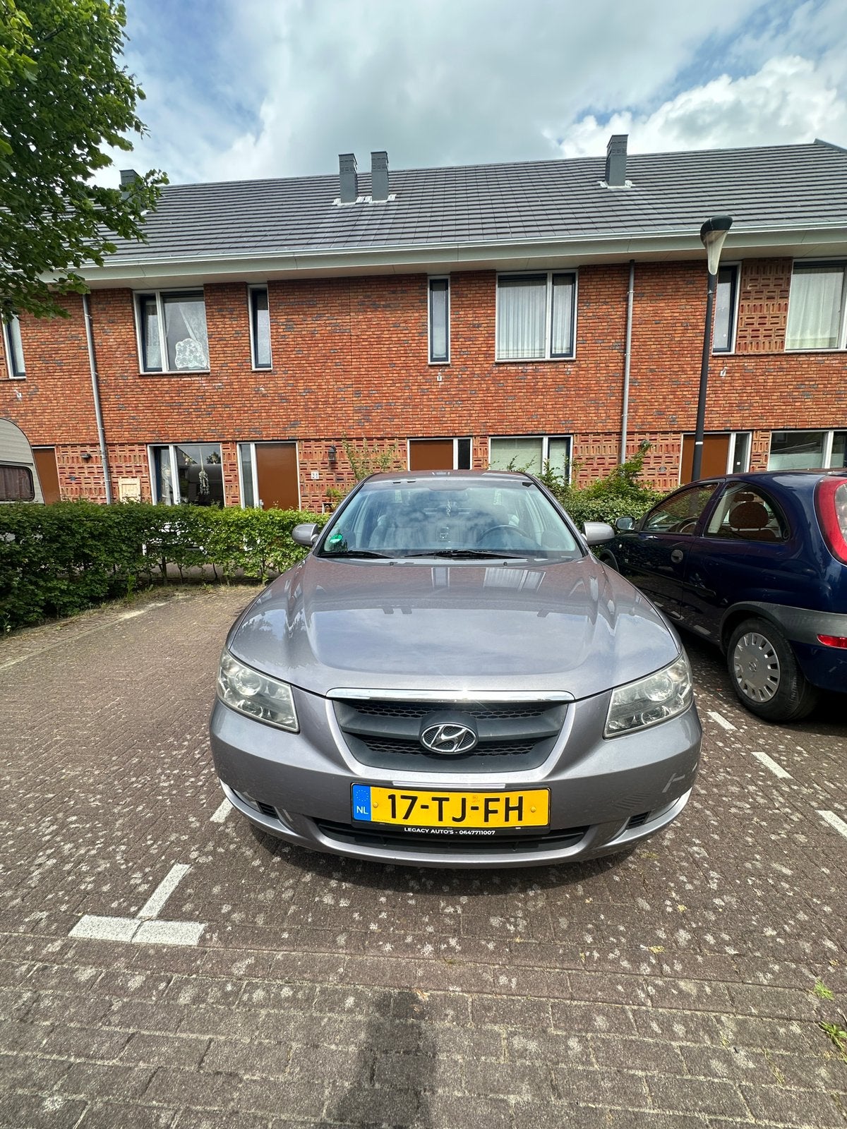 Hyundai Sonata 2.4 2006 Grijs, Auto's, Voorwielaandrijving, 4 cilinders, 2359 cc, 75 €/maand
