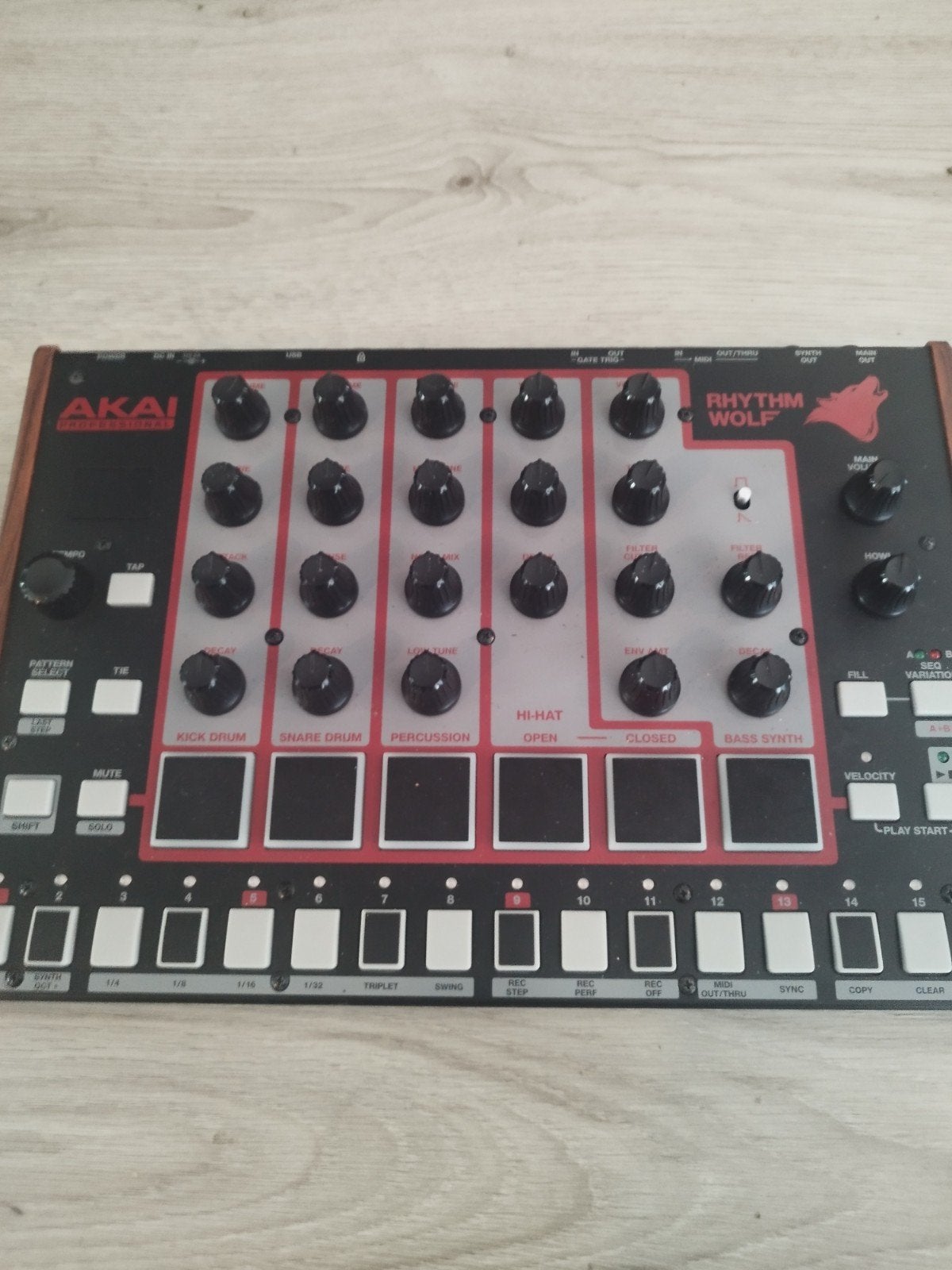 Akai Rhythm Wolf Analoge Drumcomputer met Adapter, Muziek en Instrumenten, Ophalen of Verzenden, Gebruikt, Overige merken