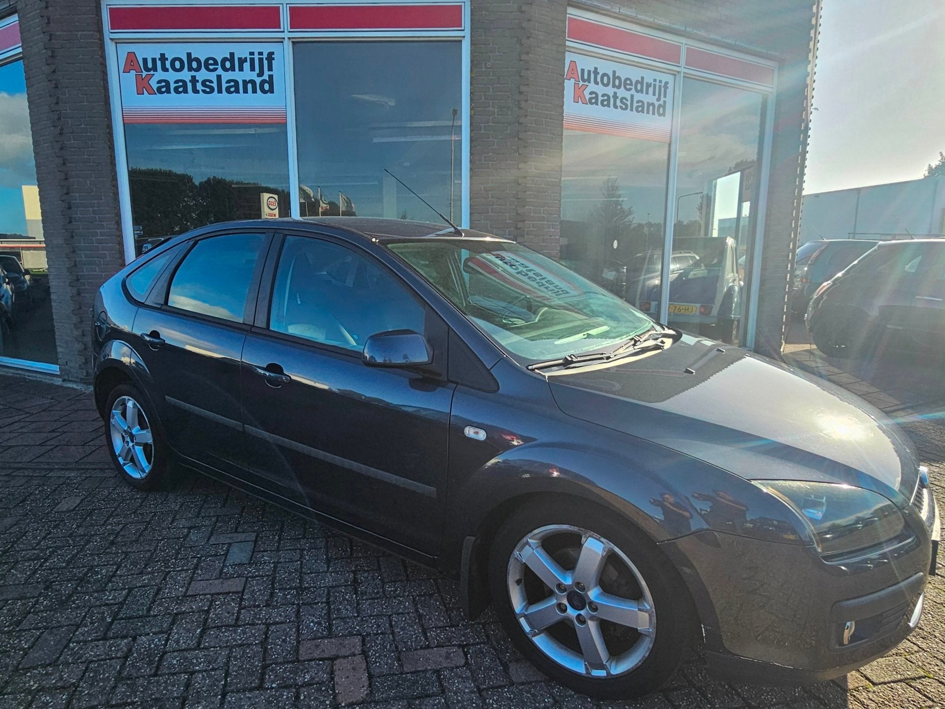 Ford Focus 1.6-16V Futura - Airco - Trekhaak -, 1596 cc, Gebruikt, Zwart, 4 cilinders