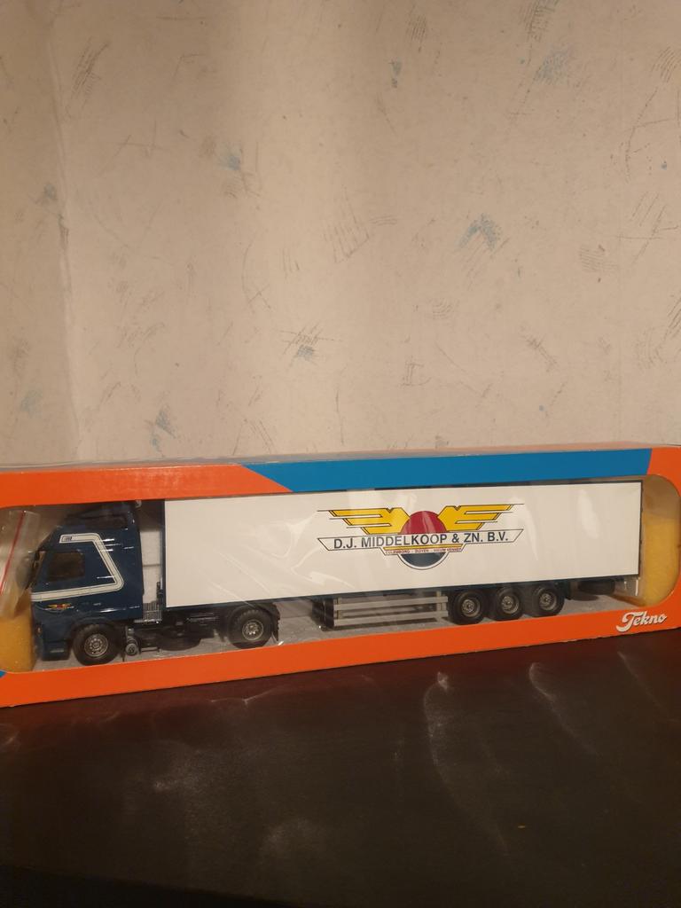 Tekno volvo middelkoop, Hobby en Vrije tijd, Modelauto's | 1:50, Ophalen of Verzenden, Nieuw, Bus of Vrachtwagen, Tekno