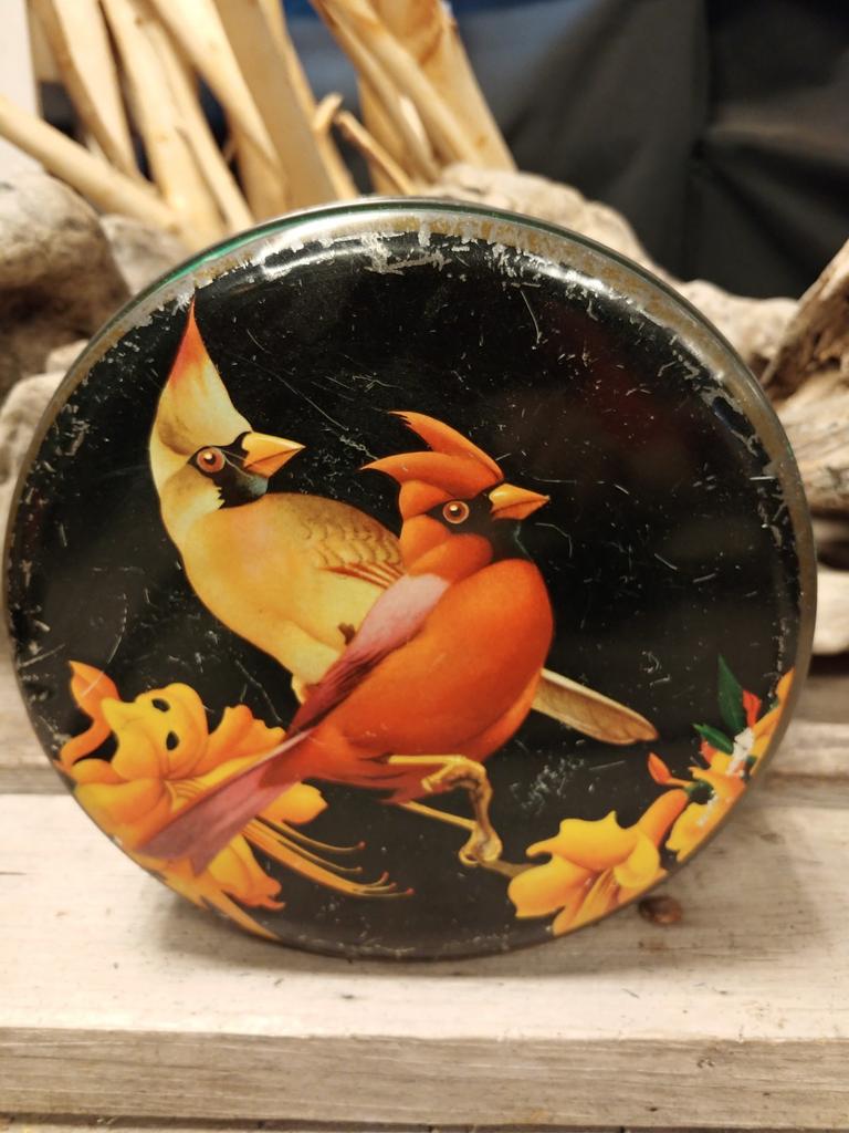 Vintage rond snoep of koekblik. Vogeldecoratie, Ophalen of Verzenden, Overige materialen