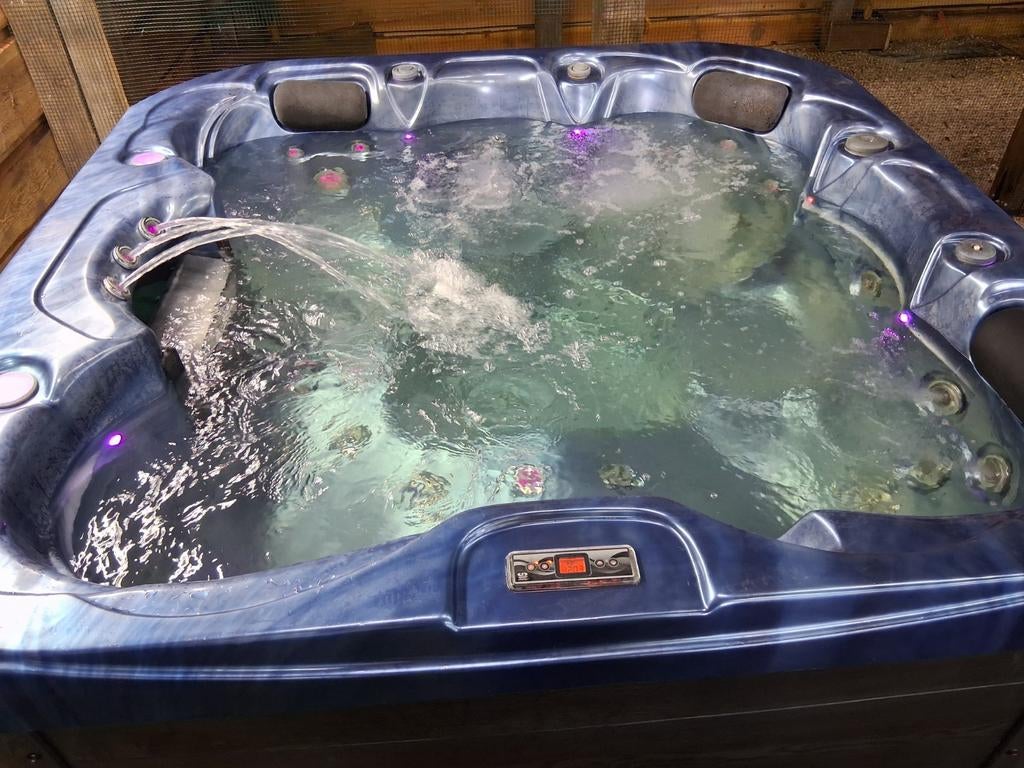 GECKO top kwaliteit jacuzzi 2 ligplaatsen bezorging&garanti, Ophalen of Verzenden, Gebruikt, Filter