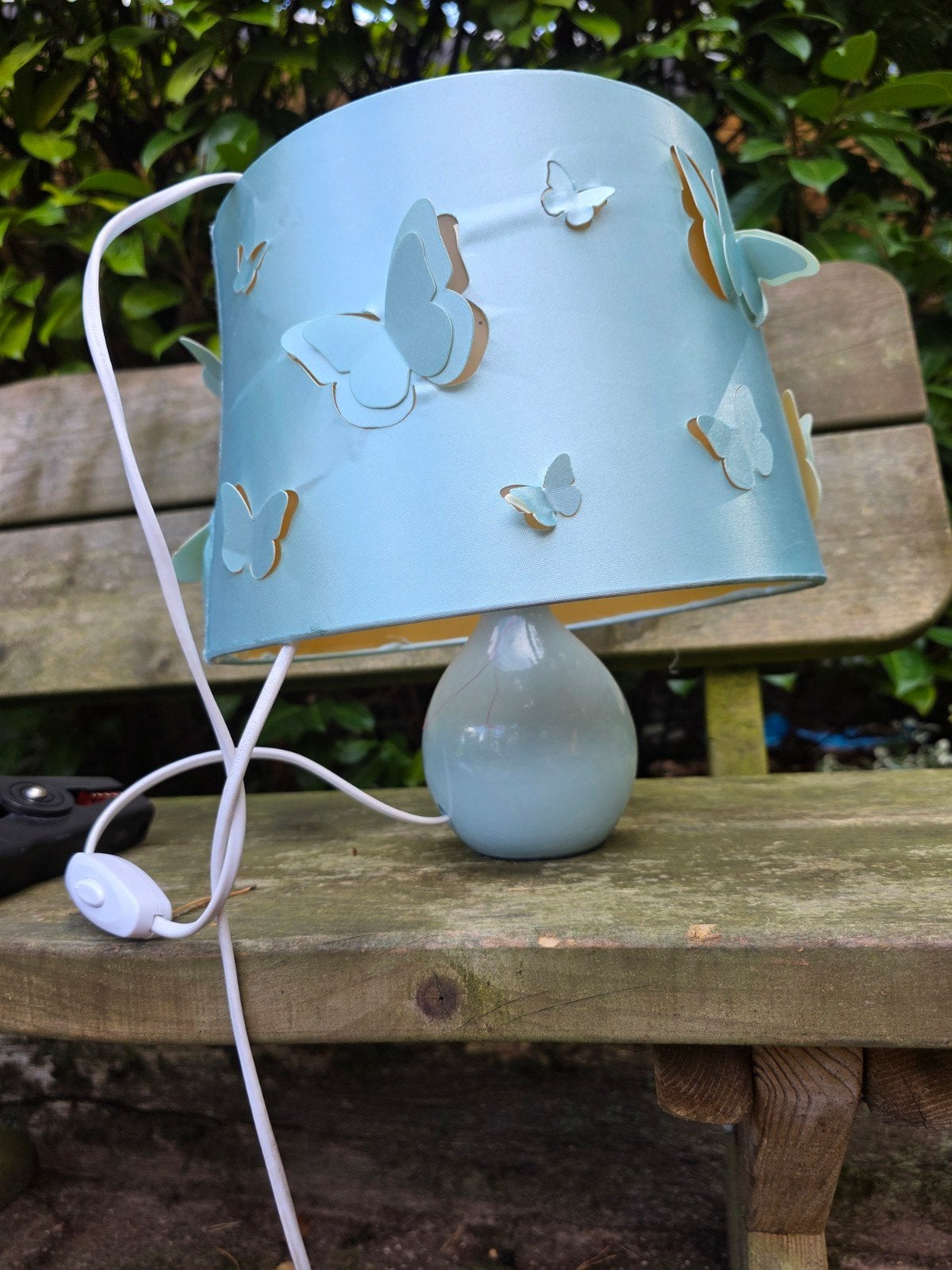 Leuke blauwe tafellamp met vlinders, Blauw, Kunststof, Gebruikt, Overige merken
