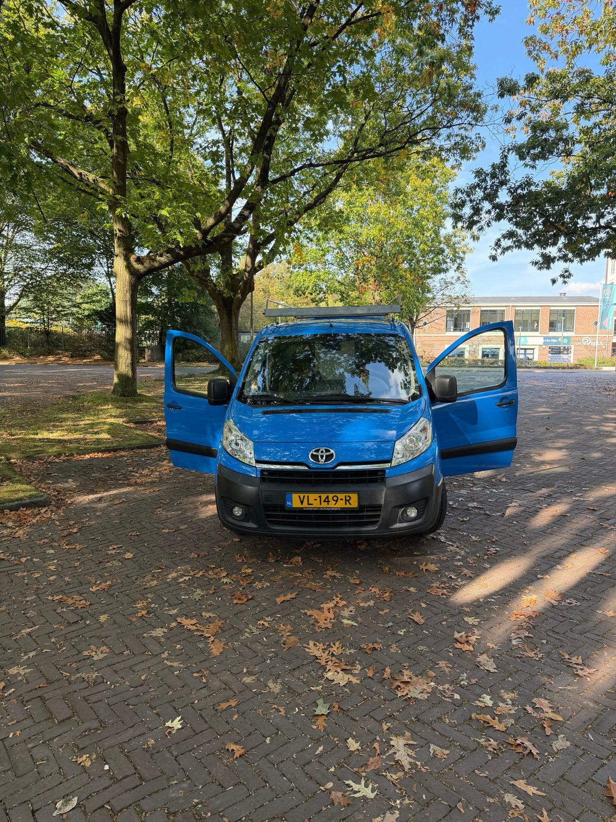 Toyota Proace 2.0 D 94KW DC 2015, Voorwielaandrijving, 4 cilinders, Blauw, Sound system