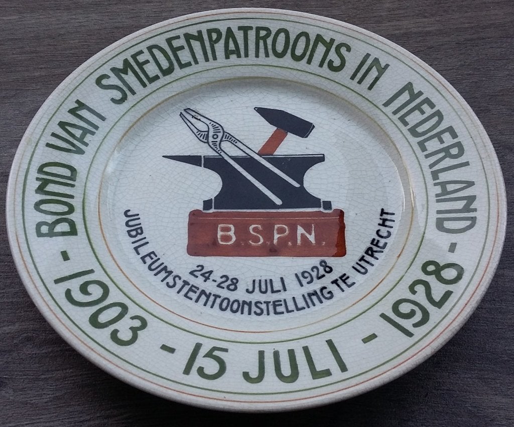 1928 Plazuid Bord Jubileum Smeden Smid Smidse Smederij, Ophalen of Verzenden
