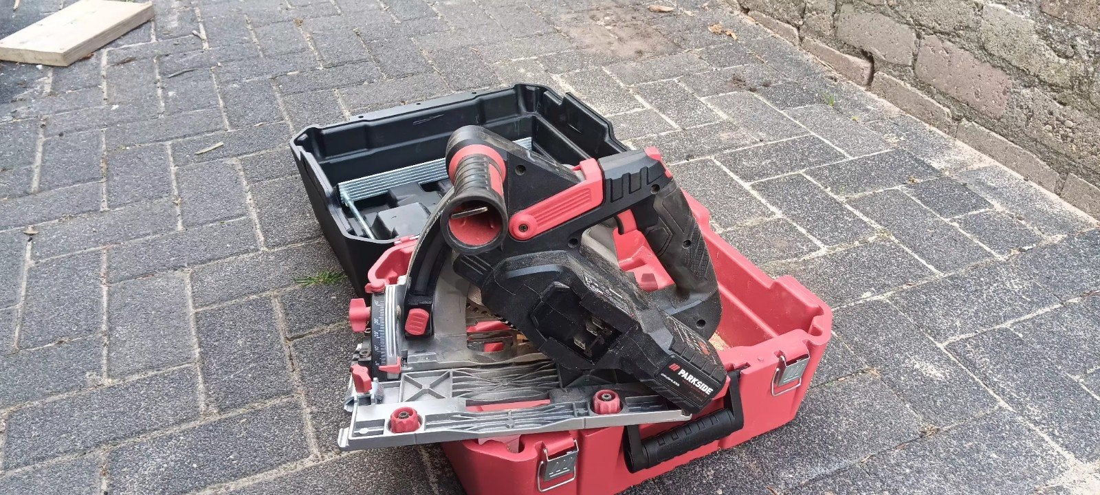 Parkside Accu Invalzaag met Liniaal - Zo goed als nieuw, Ophalen, Invalzaag, 30 tot 70 mm, 1200 watt of meer