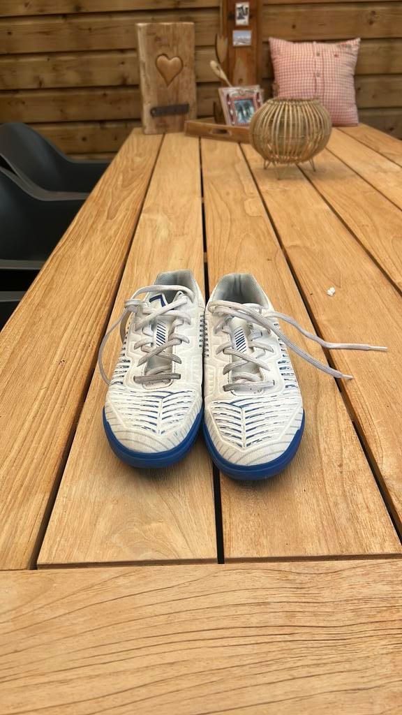 Zaalvoetbalschoenen, Maat XS of kleiner, Ophalen, Zo goed als nieuw, Schoenen