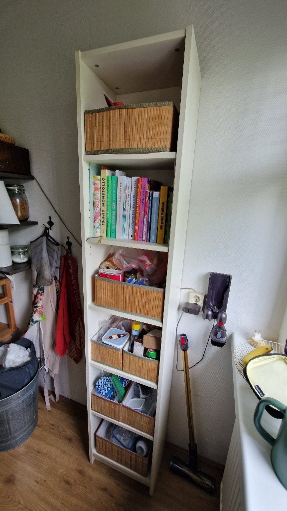 IKEA Billy smalle kast - wit, Huis en Inrichting, Kasten | Boekenkasten, Ophalen, Minder dan 50 cm, IKEA BIlly, 200 cm of meer