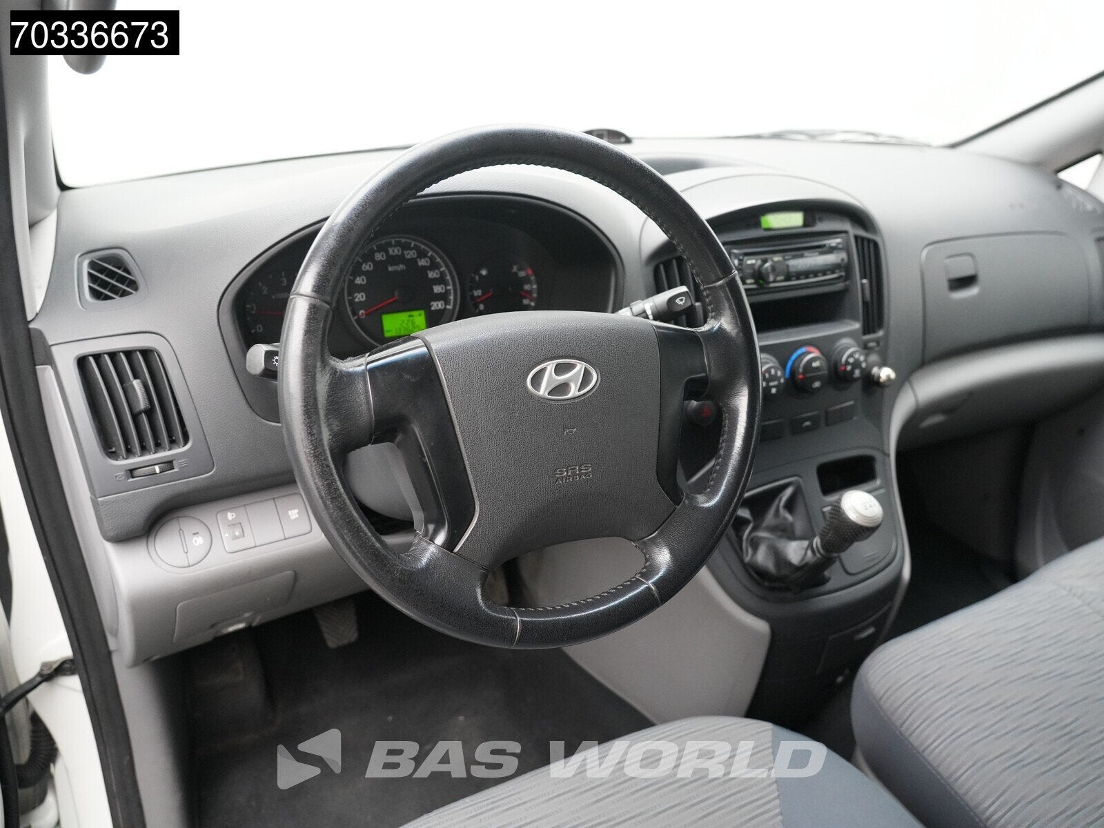 Hyundai H300 136pk L2H1 Dubbele Cabine Airco Trekhaak APK 05, Auto's, Stof, Gebruikt, Wit, 6 stoelen