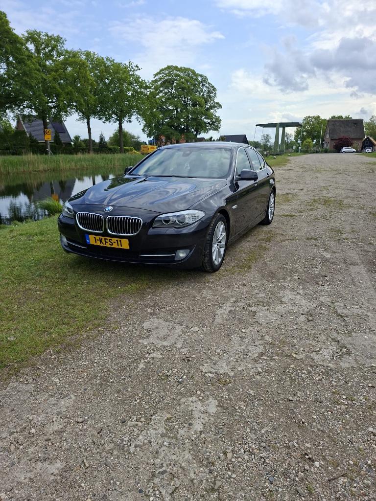 BMW 5-Serie 2.0 520I AUT 184 PK Sedan 2013 Grijs, Auto's, 4 cilinders, 2000 kg, Origineel Nederlands, Particulier