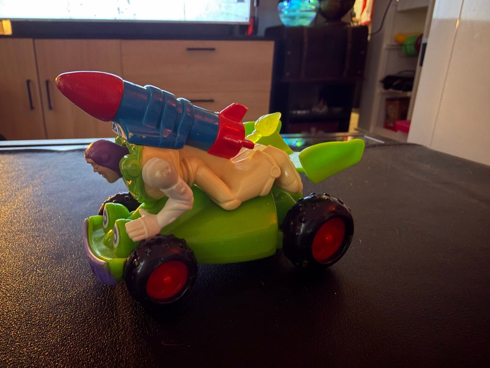 Buzz Lightyear met raket op autootje, Ophalen of Verzenden, Gebruikt