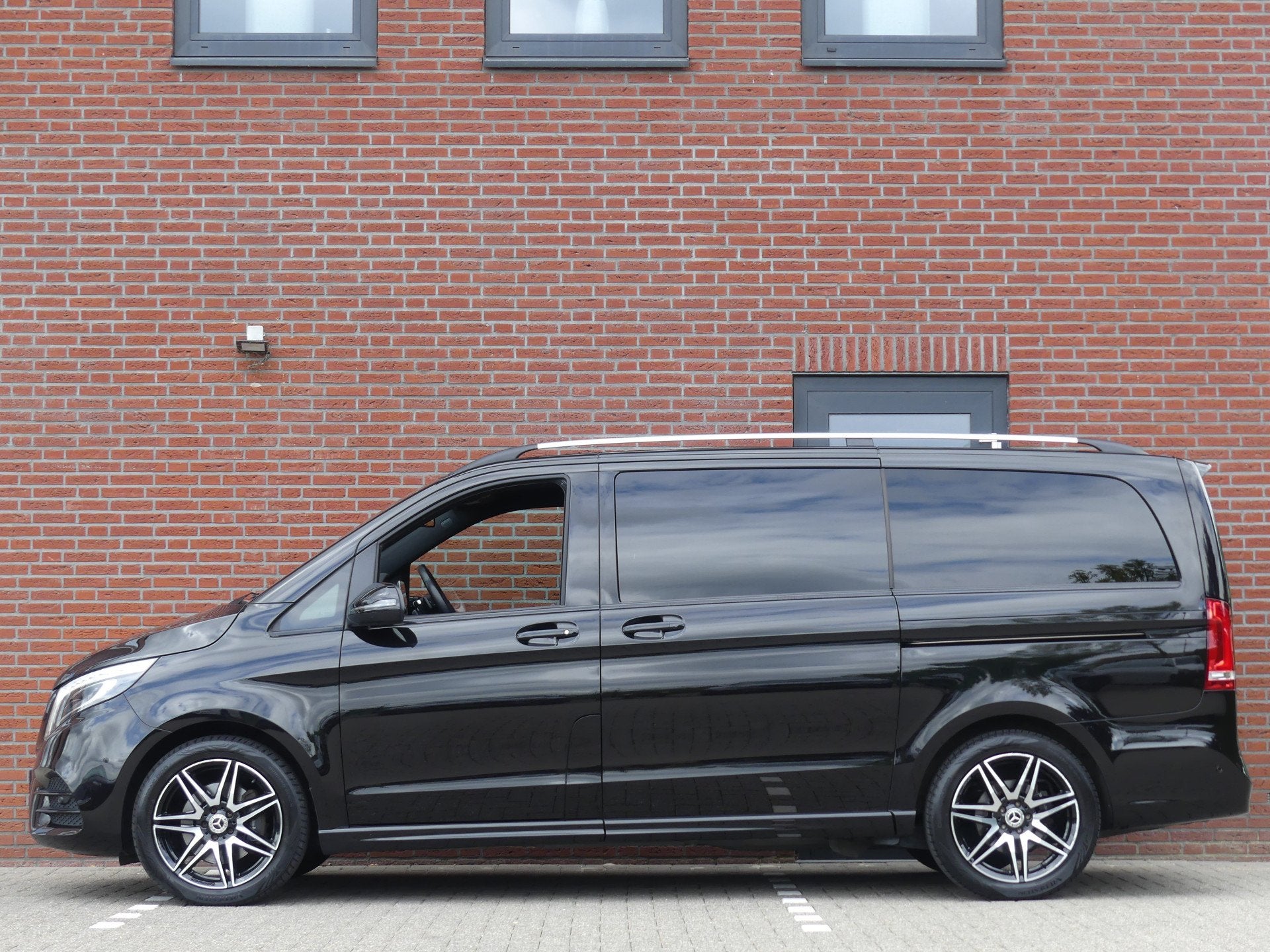 Mercedes-Benz V-Klasse 250d Lang Dubbel Cabine LED/Trekhaak/, Achterwielaandrijving, Gebruikt, Euro 6, Zwart