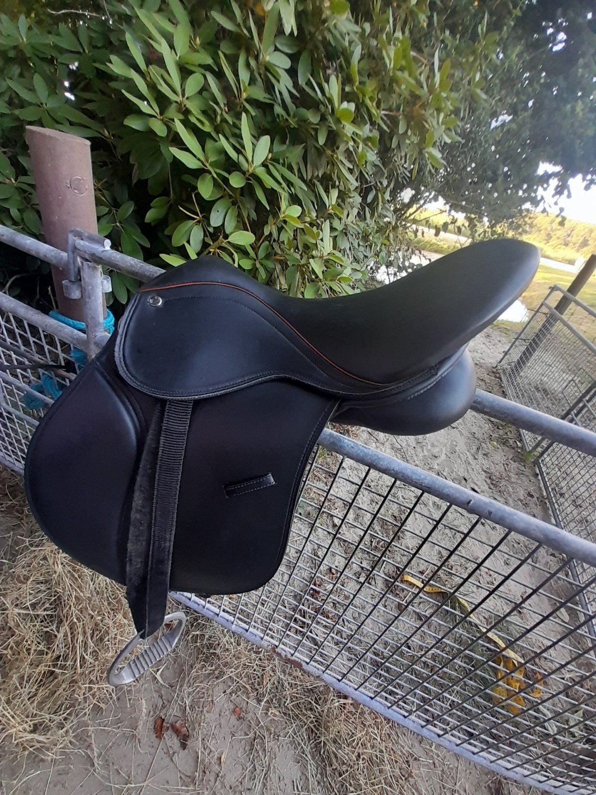 harry horse  switch 15 inch zadel, Dieren en Toebehoren, Ophalen of Verzenden, Zo goed als nieuw, Dressuur