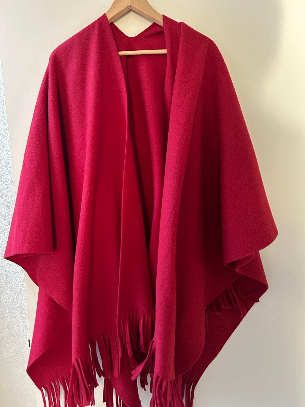 Leuke rode fleece cape - heerlijk warm!, Kleding | Dames, Overige Dameskleding, Ophalen of Verzenden, Gedragen