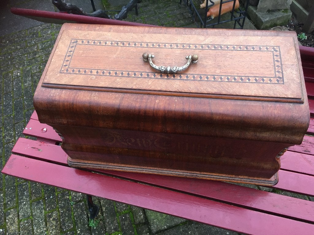 antiek naaimachine new triumph met kap, Ophalen