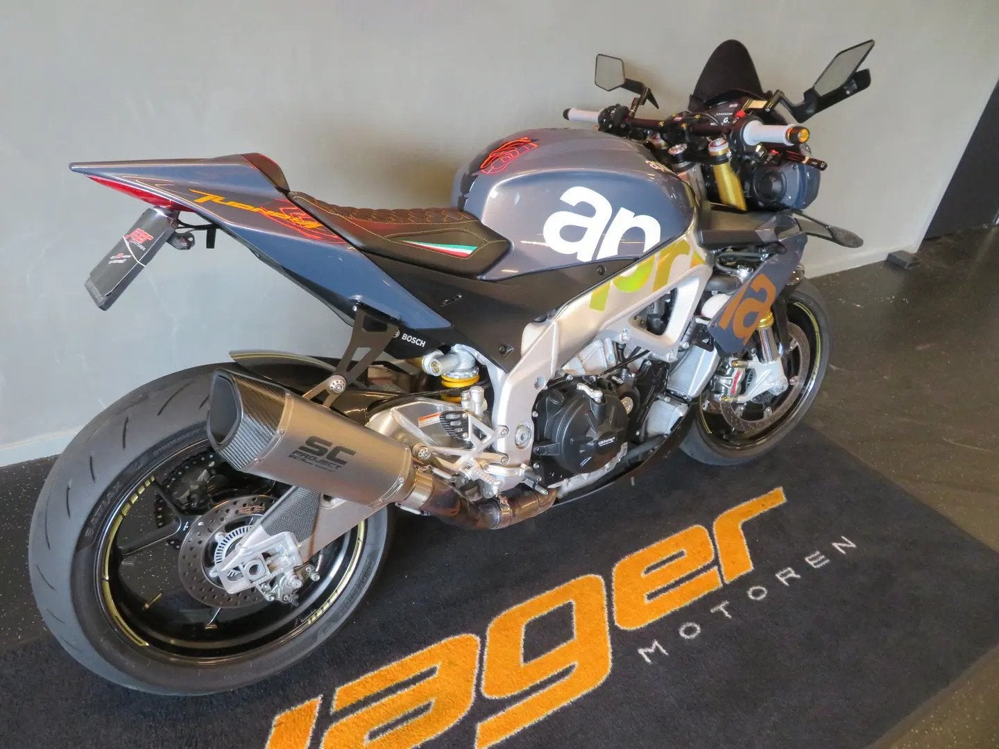 Aprilia TUONO V4 R APRC SC-PROJECT € 10.450,00, Motoren, Motoren | Aprilia, Bedrijf, Naked bike