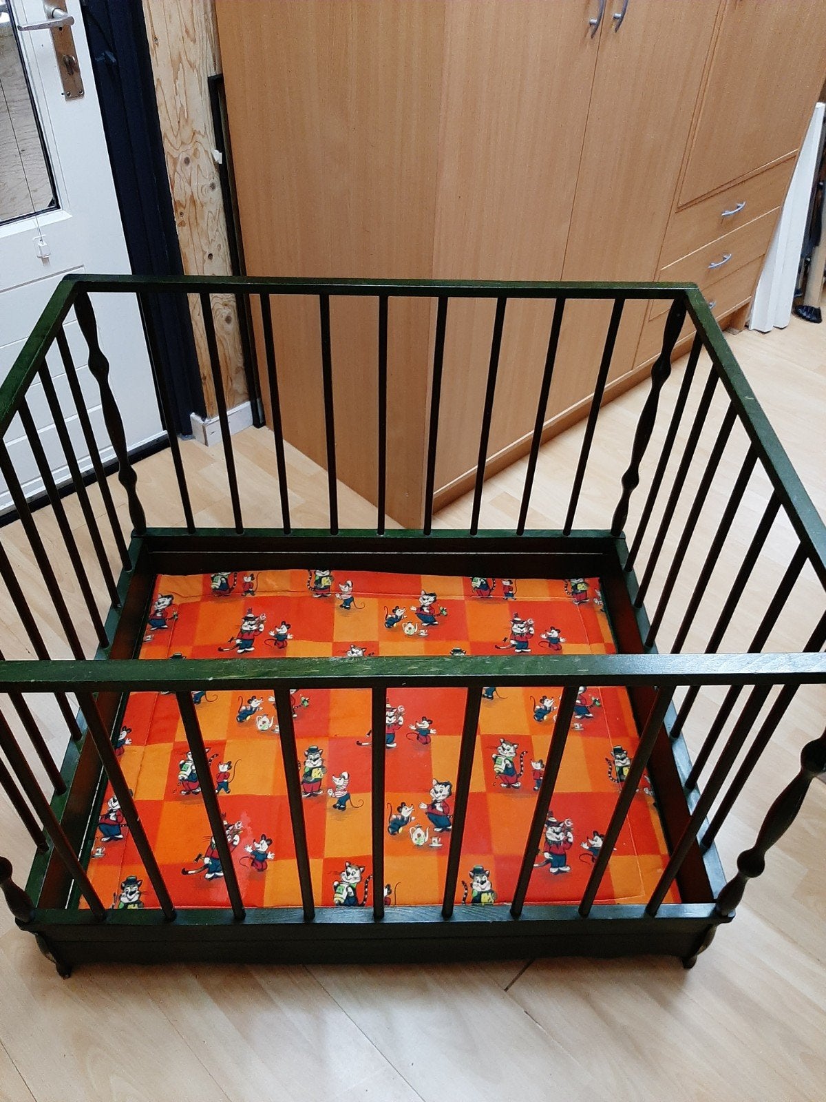 Vintage box met boxkleed, ongeveer 50 jaar oud., Kinderen en Baby's, Boxen, Ophalen, Gebruikt, Rechthoekig, Boxkleed